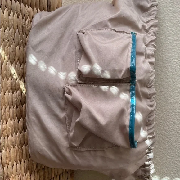 Sondra Roberts Teal & Red Cutout Tote Bags - Picture 11 of 16